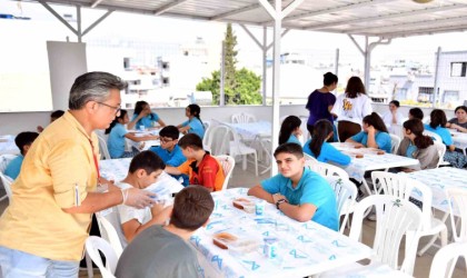 Mersinde kurs merkezi öğrencilerinin yemekleri belediyeden