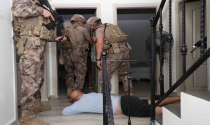 Mersinde terör örgütlerine operasyon: 4 gözaltı