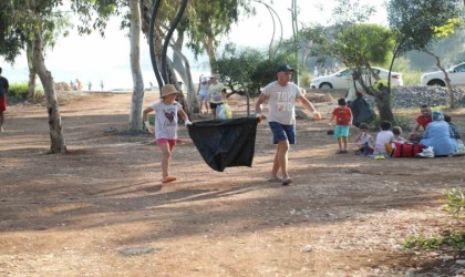 Mezitlide sahil temizliği yapıldı