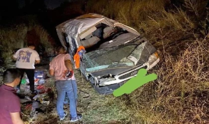 Minibüsle otomobil çarpıştı: 9 yaralı 