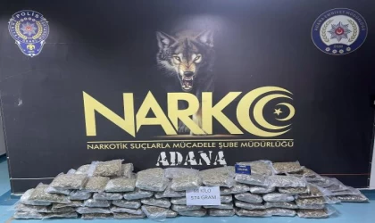 Minibüsteki mobilyaların içinden 58 kilo esrar çıktı