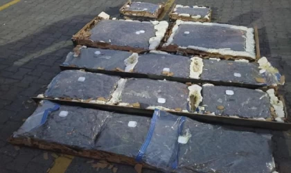 Mobilyalar arasına gizlenmiş 46 kilogram uyuşturucu ele geçirildi