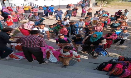 Öğrencilerin kırtasiye ihtiyaçlarını hayırsever aile giderdi