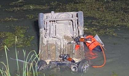 Otomobil kanala uçtu: 1 ölü