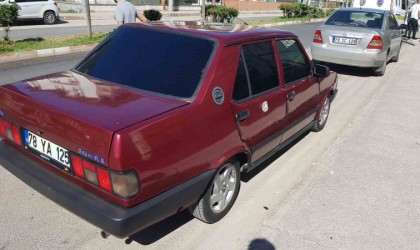 Park halindeki otomobile iki kurşun isabet etti