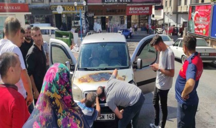 Park halindeyken alev alan hafif ticari araçta maddi hasar oluştu