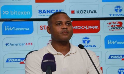 Patrick Kluivert: Balotelli kendisini ılık bir suyun içerisinde buldu