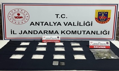 Piyasaya uyuşturucu sürmeye hazırlanan şüpheli operasyonla yakalandı