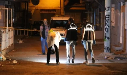 Pompalı tüfekle kavga ettiği kişi ve ayıranı vurdu