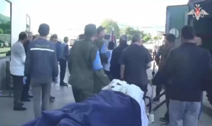 Rus güçleri, Karabağ’da yakıt deposundaki patlamada yaralanan sivilleri helikopterle taşıdı