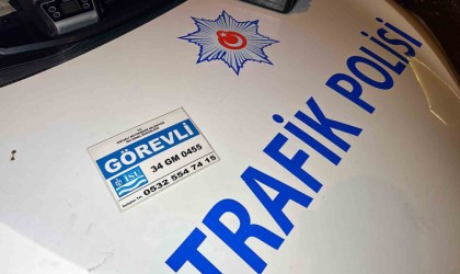 Sahte görevli kartını polis ekipleri ele geçirdi