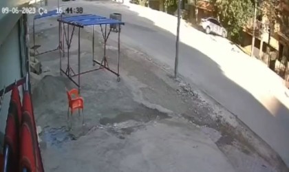 Şanlıurfada 2 metrelik boşluğa düşen otomobil güvenlik kamerasında