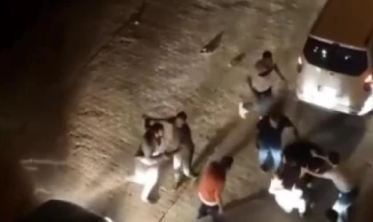 Şanlıurfa’da, sokak ortasındaki kavga kamerada