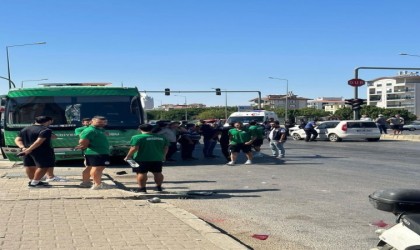 Serik belediyespor takımını taşıyan otobüs, maç öncesi kaza yaptı, 1 kişi yaralandı