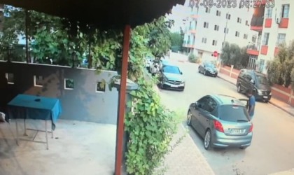 Sigara dumanı çıksın diye arabasının camını 3 santim açık bırakan gence bukalemun hırsız şoku