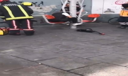 Spor aletine sıkışan genci itfaiye ekipleri böyle kurtardı