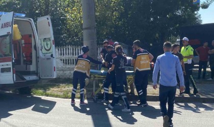 Sürücü adayının kullandığı otomobile kamyon çarptı: 3 yaralı