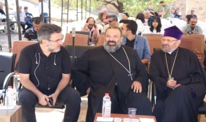 Tarihi Akdamar Kilisesi’nde 11’inci ayin