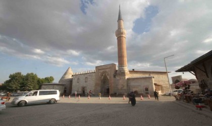 Tarihi Eşrefoğlu Camisini bir yılda 281 bin kişi ziyaret etti