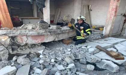 Tarsus’ta eski yapı evin duvarı çöktü, 1 çocuk yaralandı