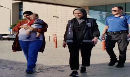 Temizliğe gittiği depodaki eşyaları çaldı, kucağında bebeğiyle cezaevine götürüldü