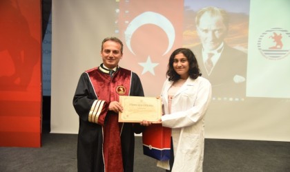 Tıp öğrencileri beyaz önlük giydi