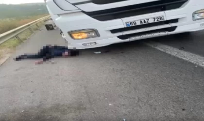 TIR, arıza nedeniyle emniyet şeridinde duran TIR’a çarptı; 2 şoför öldü