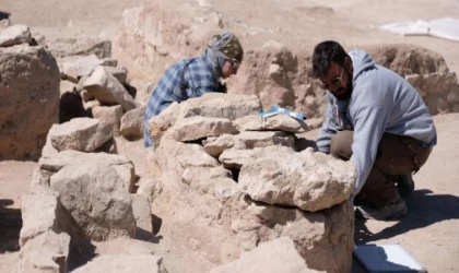’Türk’ adının geçtiği yazıtın bulunduğu Savatra’da, toplu çocuk mezarı tespit edildi