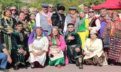 Türk dünyasının büyük buluşması İzmirde başladı