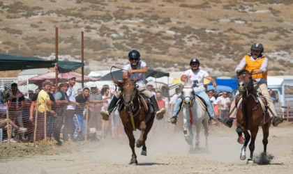 Türkiyenin en iyi rahvan atları Menemende yarıştı