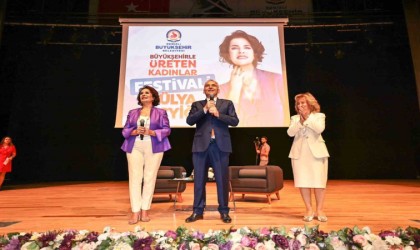 Usta oyuncu Hülya Koçyiğit, Denizlili kadınlarla buluştu