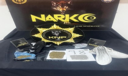 Uyuşturucuyu saklamak için ayakkabısına özel düzenek yaptırdı