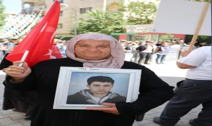 Van’da evlat eylemine katılan anne: Gözlerim yolda, oğlumu istiyorum