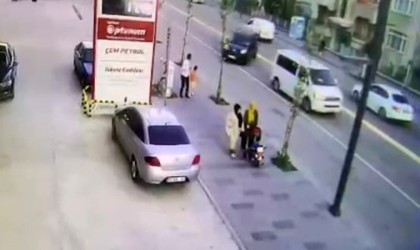 Vanda feci kaza: Kadınlar bebek arabasıyla havaya savruldu