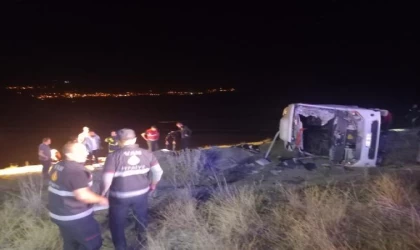 Van’da göçmenlerin taşındığı midibüs kaza yaptı: 5 ölü, 21 yaralı