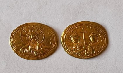 Vanda peynir bidonu içerisinde 265 sikke ele geçirildi