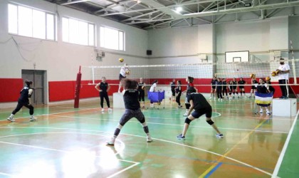 Vanın kızları yeni sezon için file başına geçti