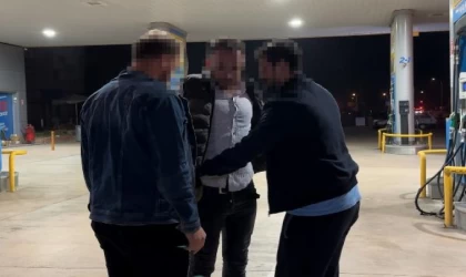 Yakalanacağını anlayınca uyuşturucuyu klozete attı