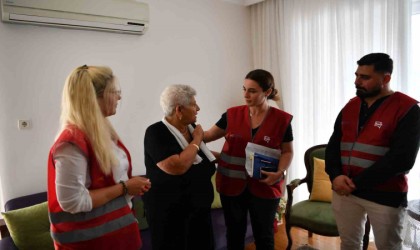 Yaşlılara evlerinde ziyaret edip isteklerini dinlediler