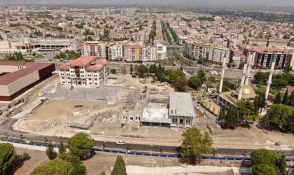 Yunusemrenin 100. Yıl Meydanı projesi inşaatı devam ediyor