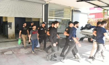 Zabıtanın denetim yaptığı oto yıkamacıda 31 kaçak göçmen yakalandı