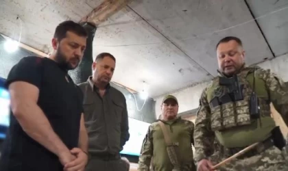 Zelenski’den cephe hattına ziyaret