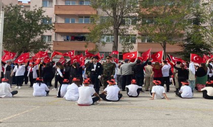 100 öğrenci ile 100. Yıl koreografisi