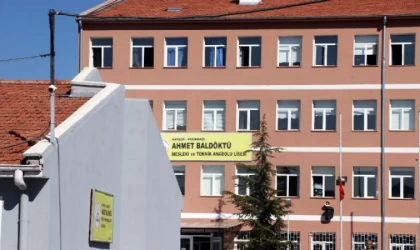 2 liseli rahatsızlanınca tüm sınıf zehirlenme şüphesiyle hastaneye kaldırıldı