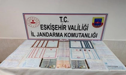 2 tefecilik şüphelisinin evinden 4 milyon 325 bin liralık 59 senet ve 20 tapu belgesi çıktı