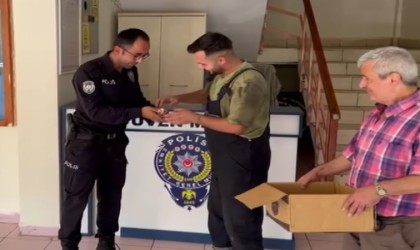 3 gündür kayıp olan muhabbet kuşu, yakalanarak sahibine teslim edildi