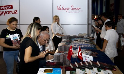 8. CNR Mersin Kitap Fuarında Mersin Büyükşehir Belediyesinin standına yoğun ilgi