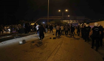 Adanada ABD konsolosluğu taşlandı