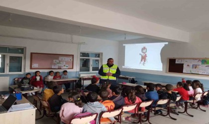 Ağrıda jandarma ekipleri trafik kuralları hakkında öğrencileri bilgilendiriyor