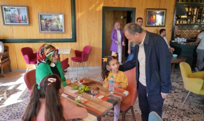 Ailesini kaybeden depremzede çocuklara moral etkinliği